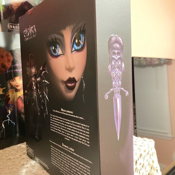 Monster High Doll Elvira Mistress of The Dark Collectible in Black Faux Leather - Picture 10 of 14